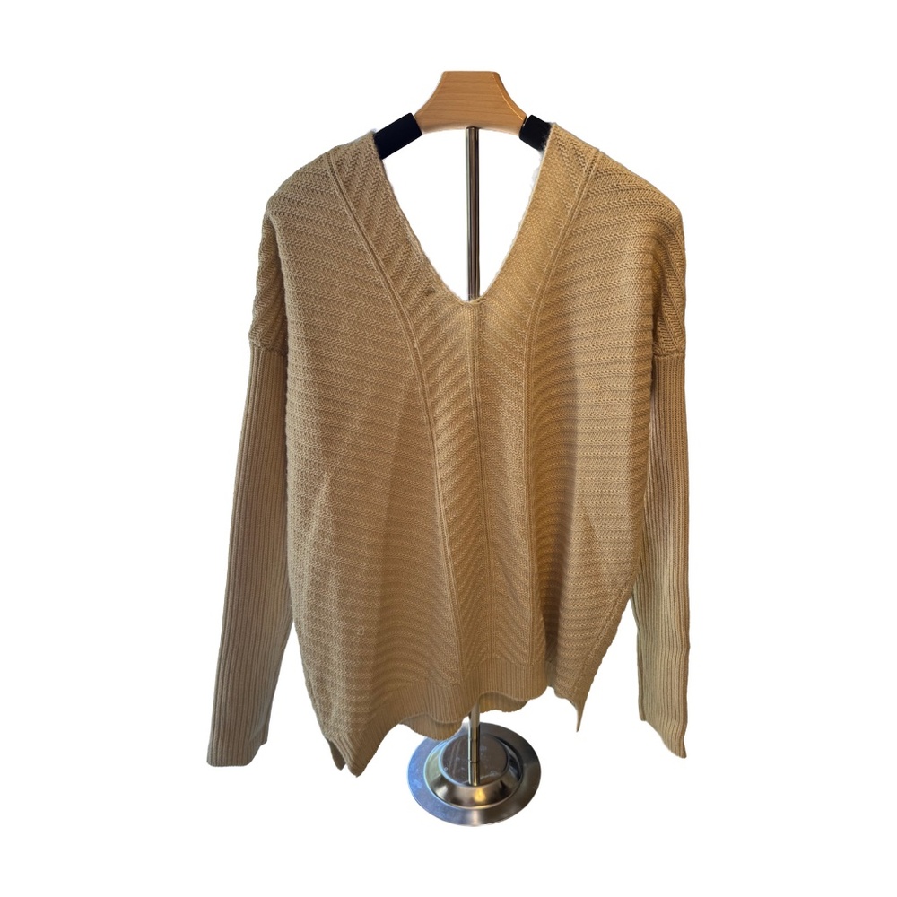 Lisa‎ Rinna Sweater - Picture 3 of 4
